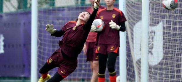 米兰体育平台-包含中国女足集训首日展现团结雄心：中国女足集训团结备战的词条