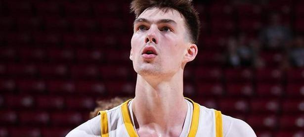 米兰体育新闻-关于瑞士中锋大放异彩赢得教练青睐的信息