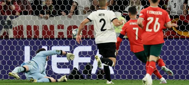 米兰体育app下载地址-葡萄牙队不敌塞尔维亚，丢掉关键分