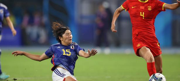 米兰体育app下载地址-女子足球比赛，中国队表现出色