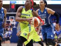 米兰体育亚洲官网-包含猛龙大胜山猫，取得十连胜！的词条