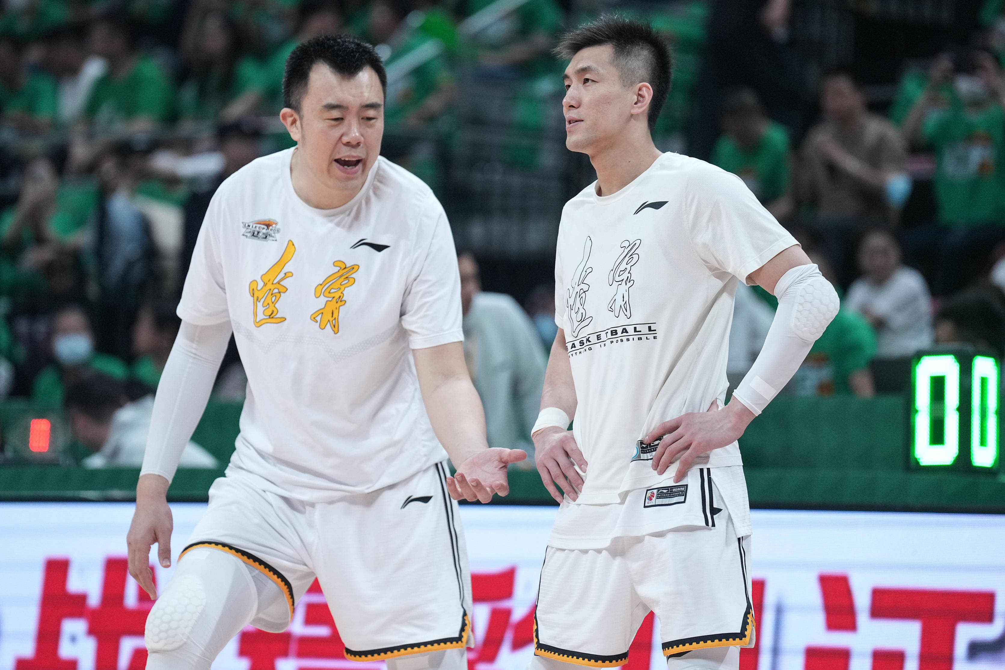 关于布里斯班主教练拼搏本土球斗的信息