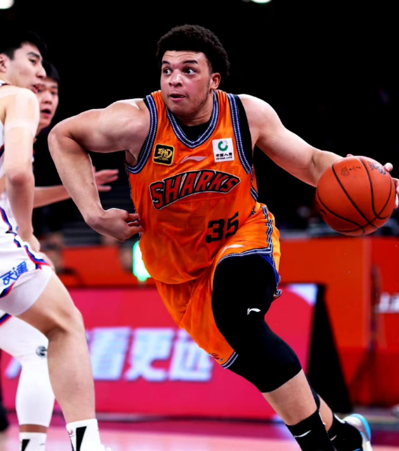 顶尖球队角逐篮球联赛冠军,精彩赛事连连的简单介绍 顶尖球队角逐篮球联赛冠军,精彩赛事连连的简单介绍