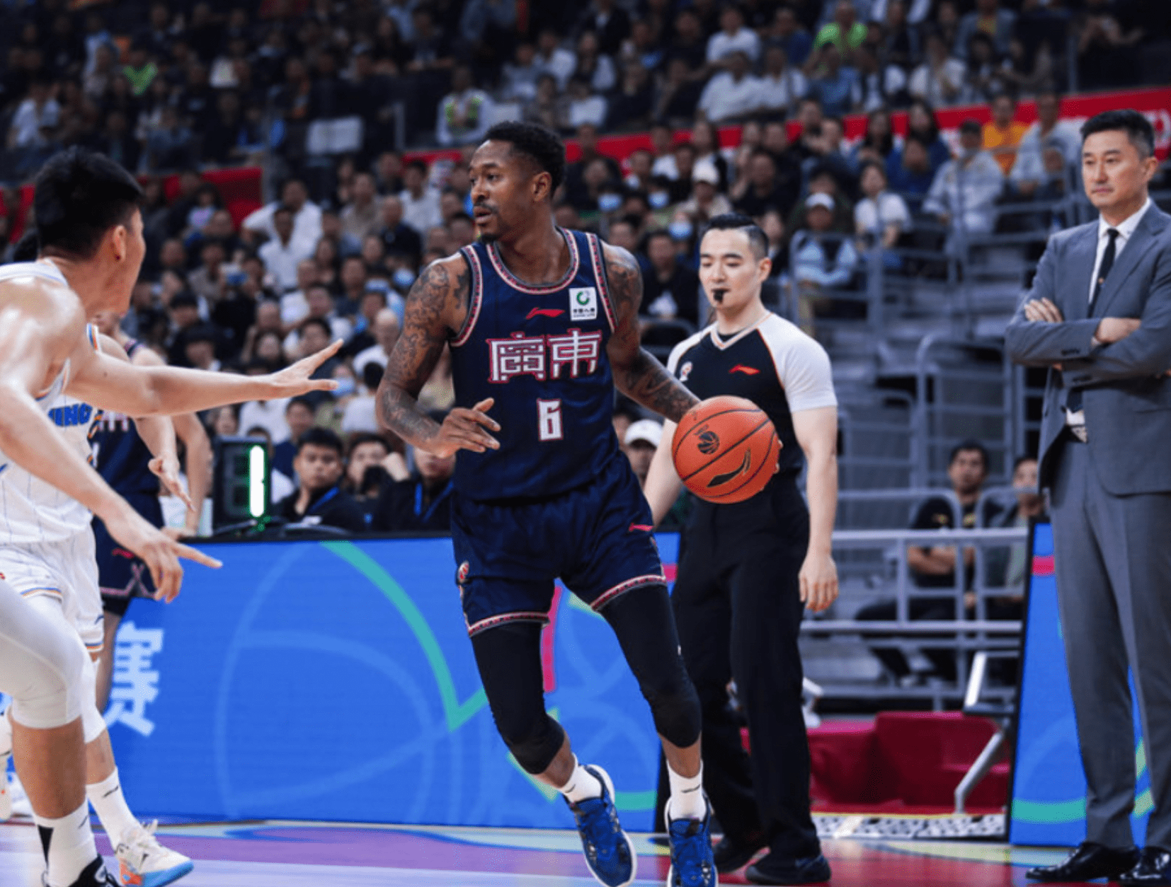 广东队客场击败湖南队,豪取三分 广东队客场击败湖南队,豪取三分