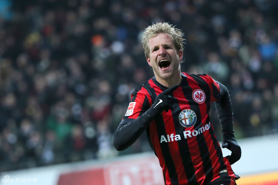 关于沙尔克客场险胜,争夺联赛头名焦灼的信息 关于沙尔克客场险胜,争夺联赛头名焦灼的信息