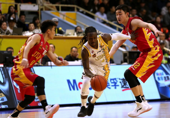 赛场上的硝烟弥漫,强强对话谁胜出的简单介绍 赛场上的硝烟弥漫,强强对话谁胜出的简单介绍