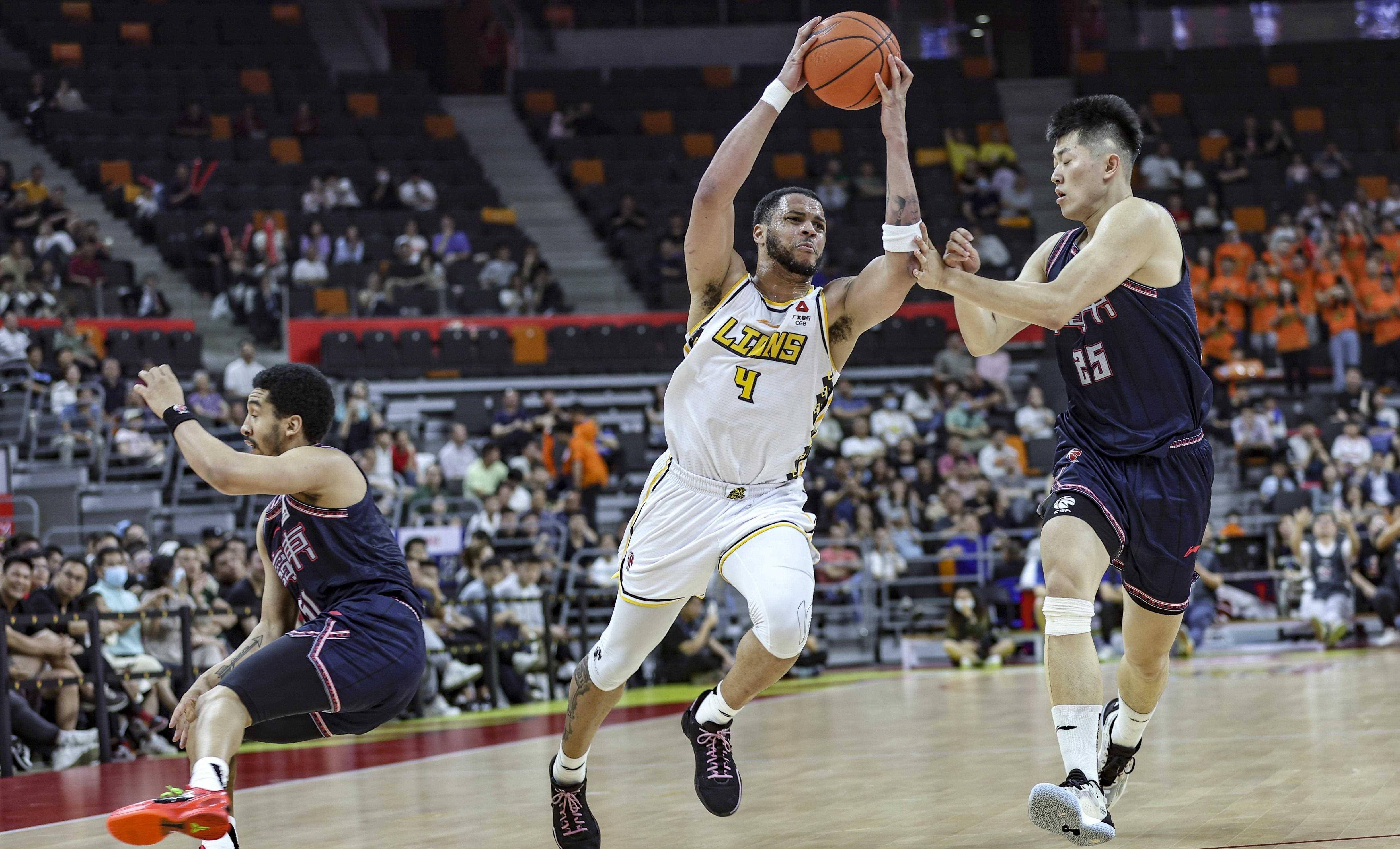 广东男篮成功逆转,全队表现抢眼 广东男篮成功逆转,全队表现抢眼