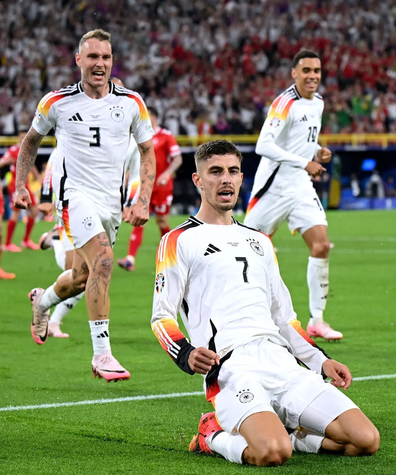 包含德国队稳健表现,取得胜利保持领先位置的词条 包含德国队稳健表现,取得胜利保持领先位置的词条