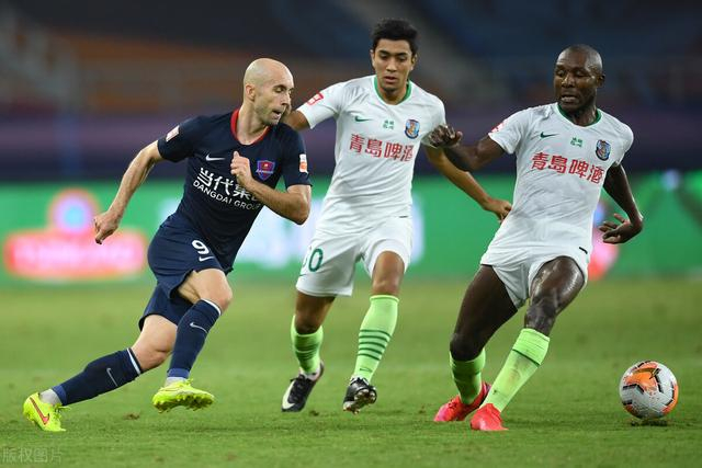 青岛黄海主场失利，争冠形势堪忧