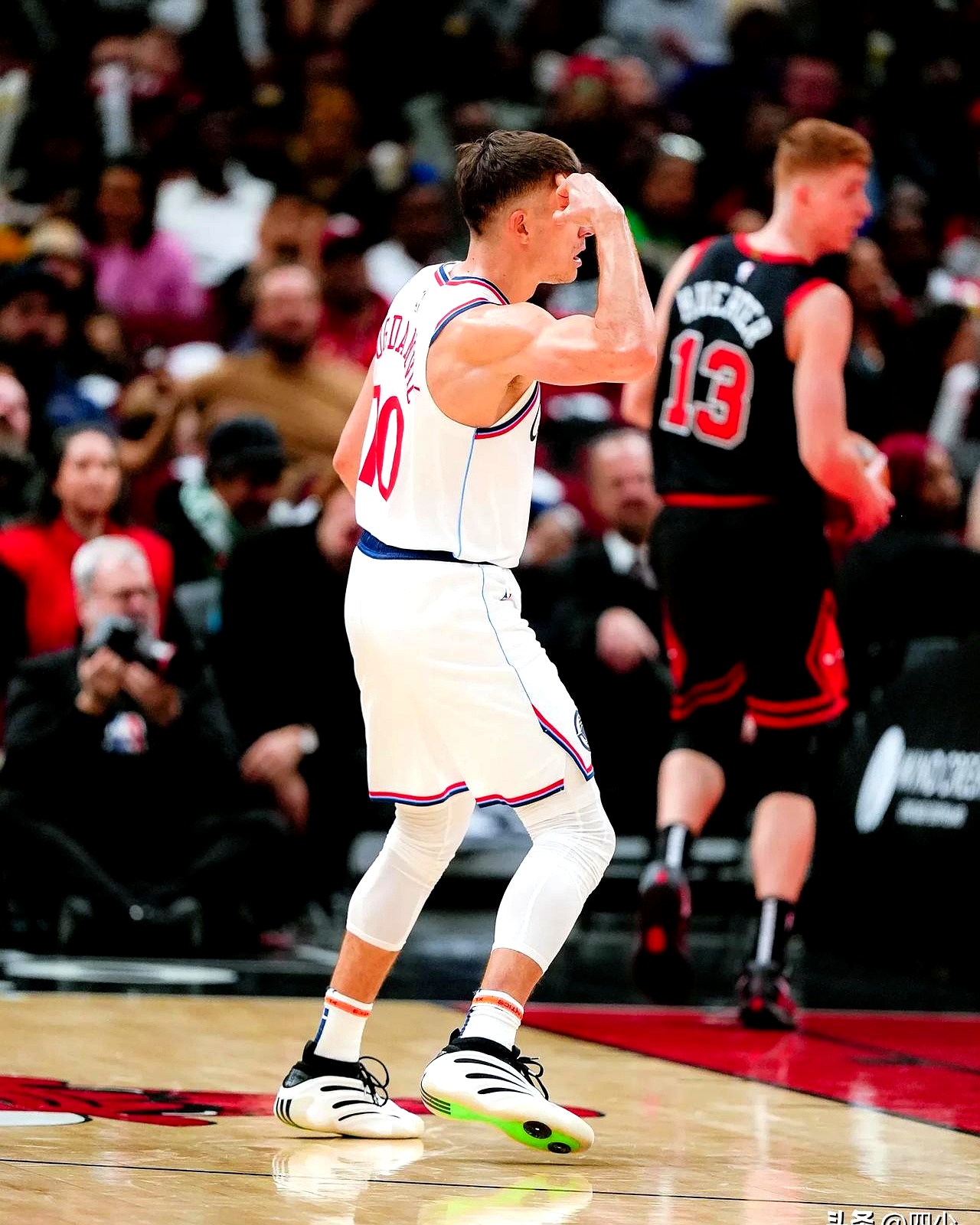 小牛对阵快船,双方实力悬殊,谁能笑到最后 小牛对阵快船,双方实力悬殊,谁能笑到最后