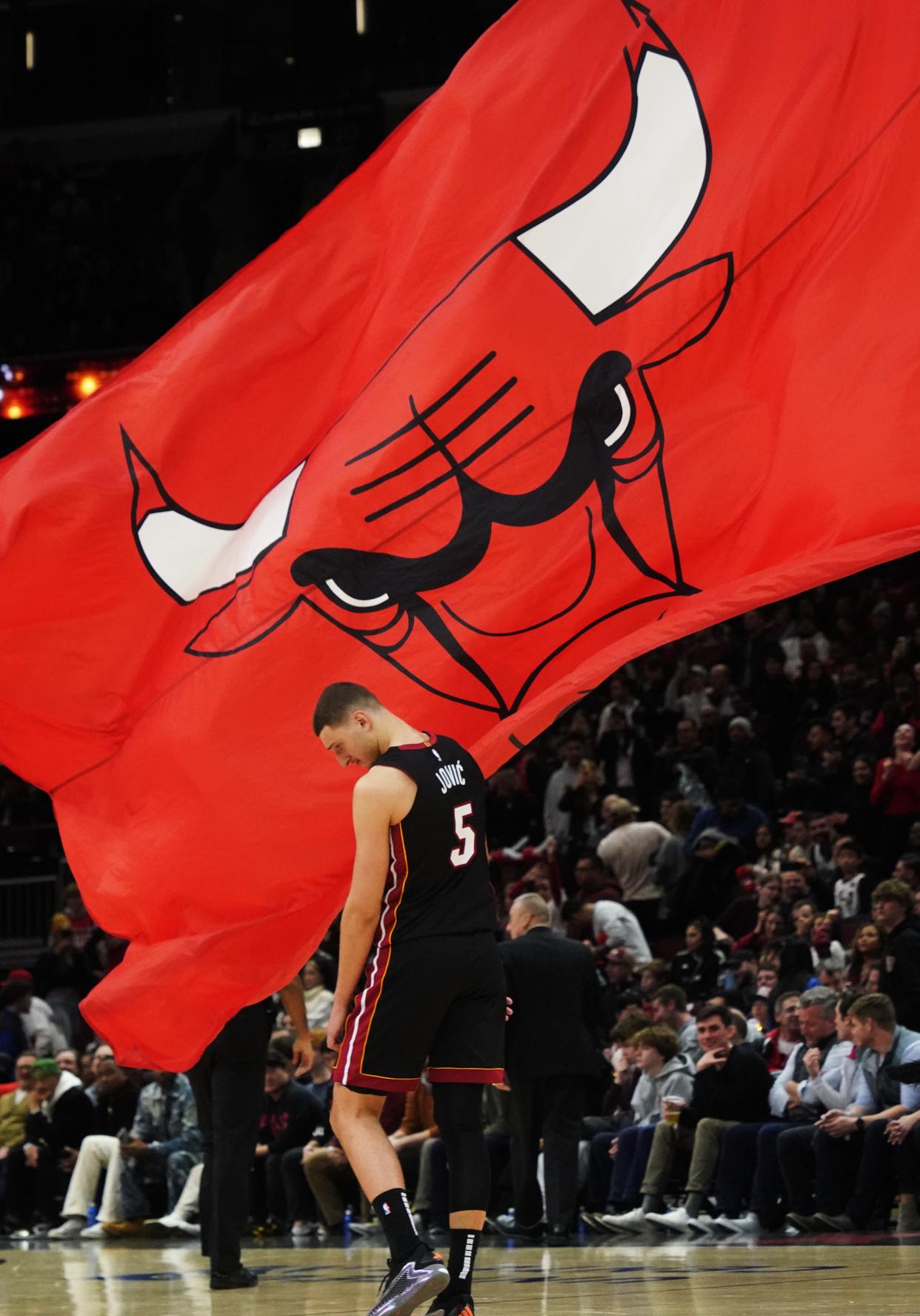 公牛后卫组合表现亮眼，球队意欲冲击季后赛的简单介绍