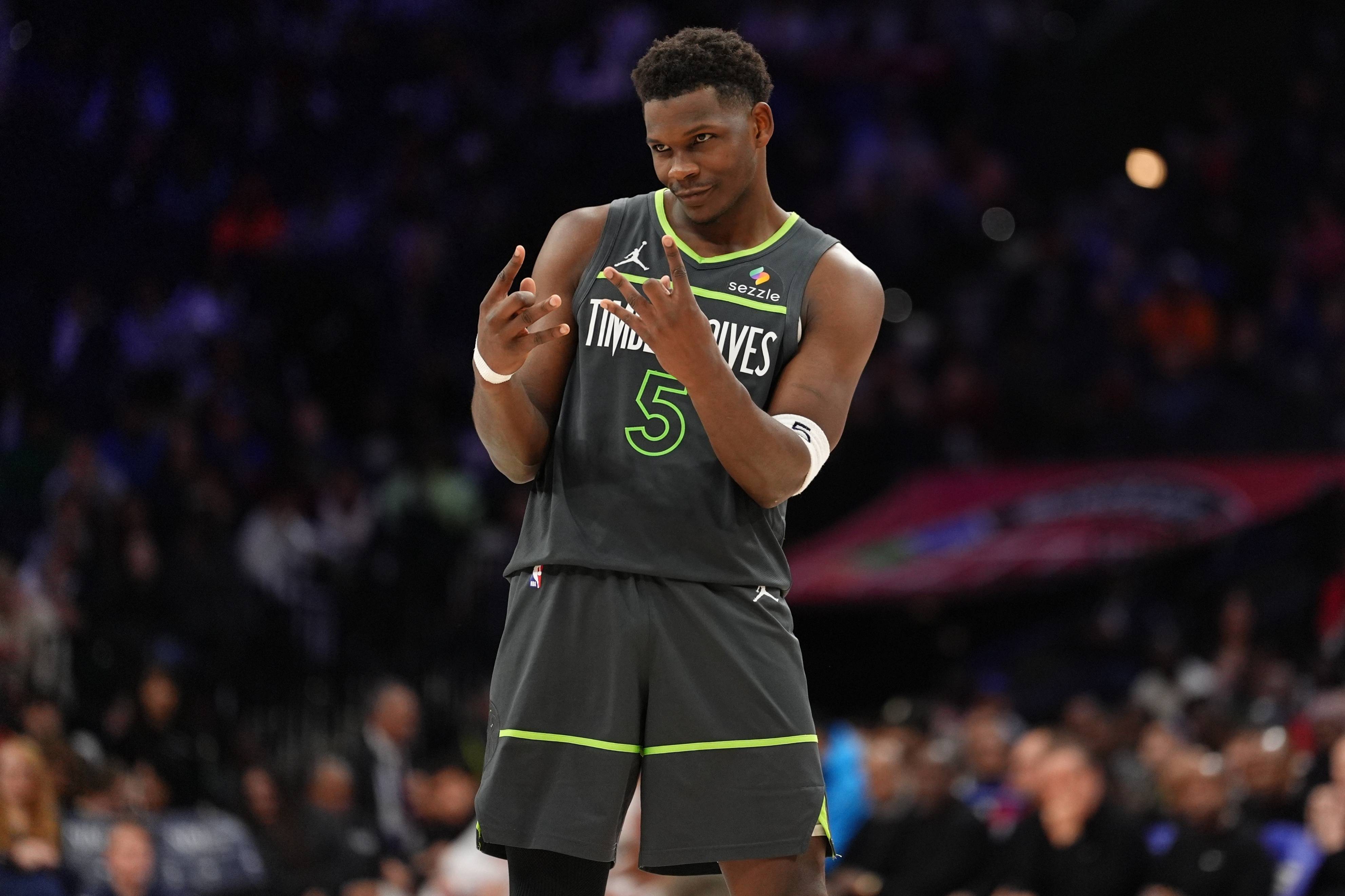 森林狼小前锋表现抢眼,球队整体比赛表现稳定 森林狼小前锋表现抢眼,球队整体比赛表现稳定