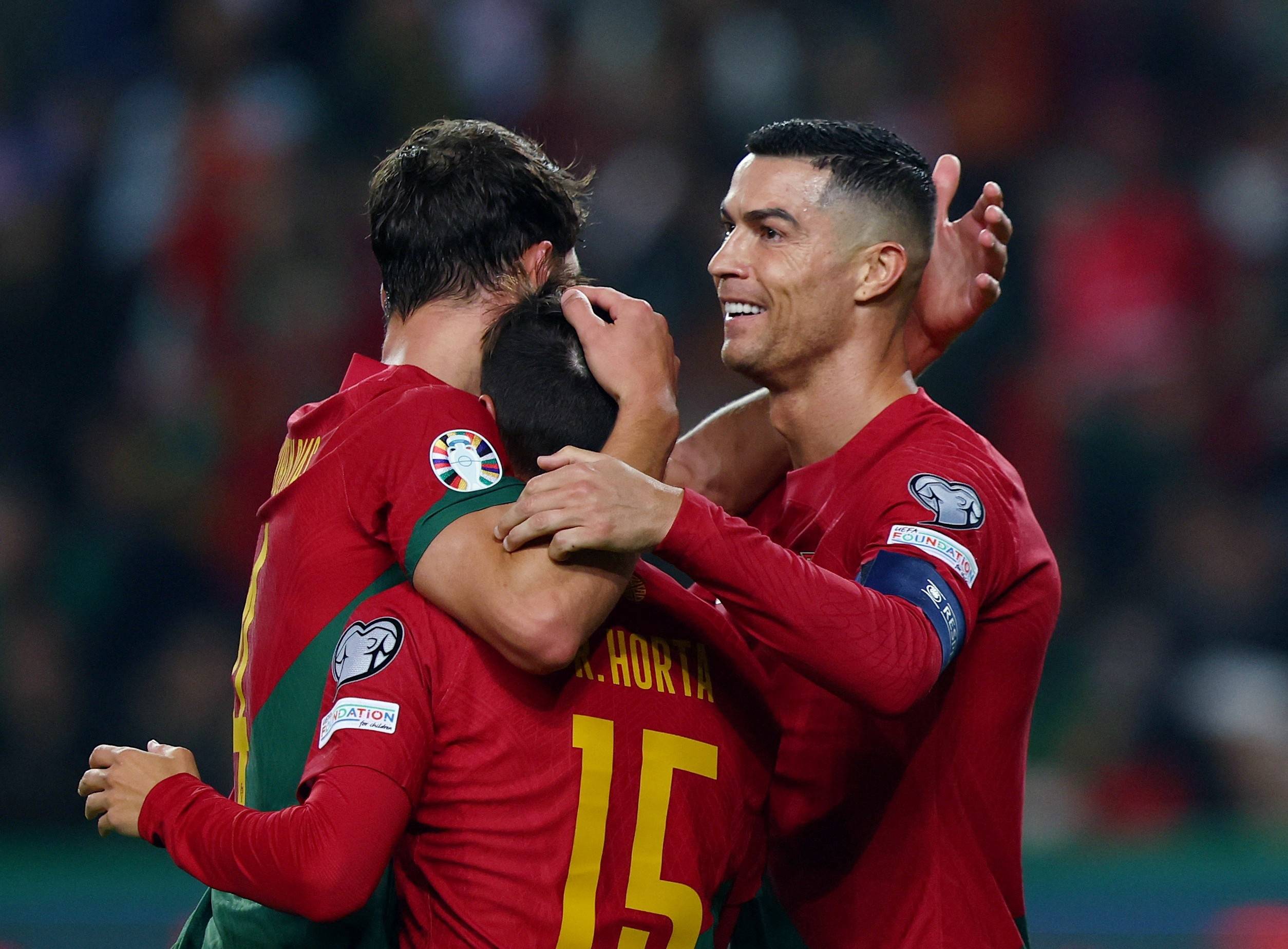 葡萄牙队锁定欧洲杯正赛席位 葡萄牙队锁定欧洲杯正赛席位