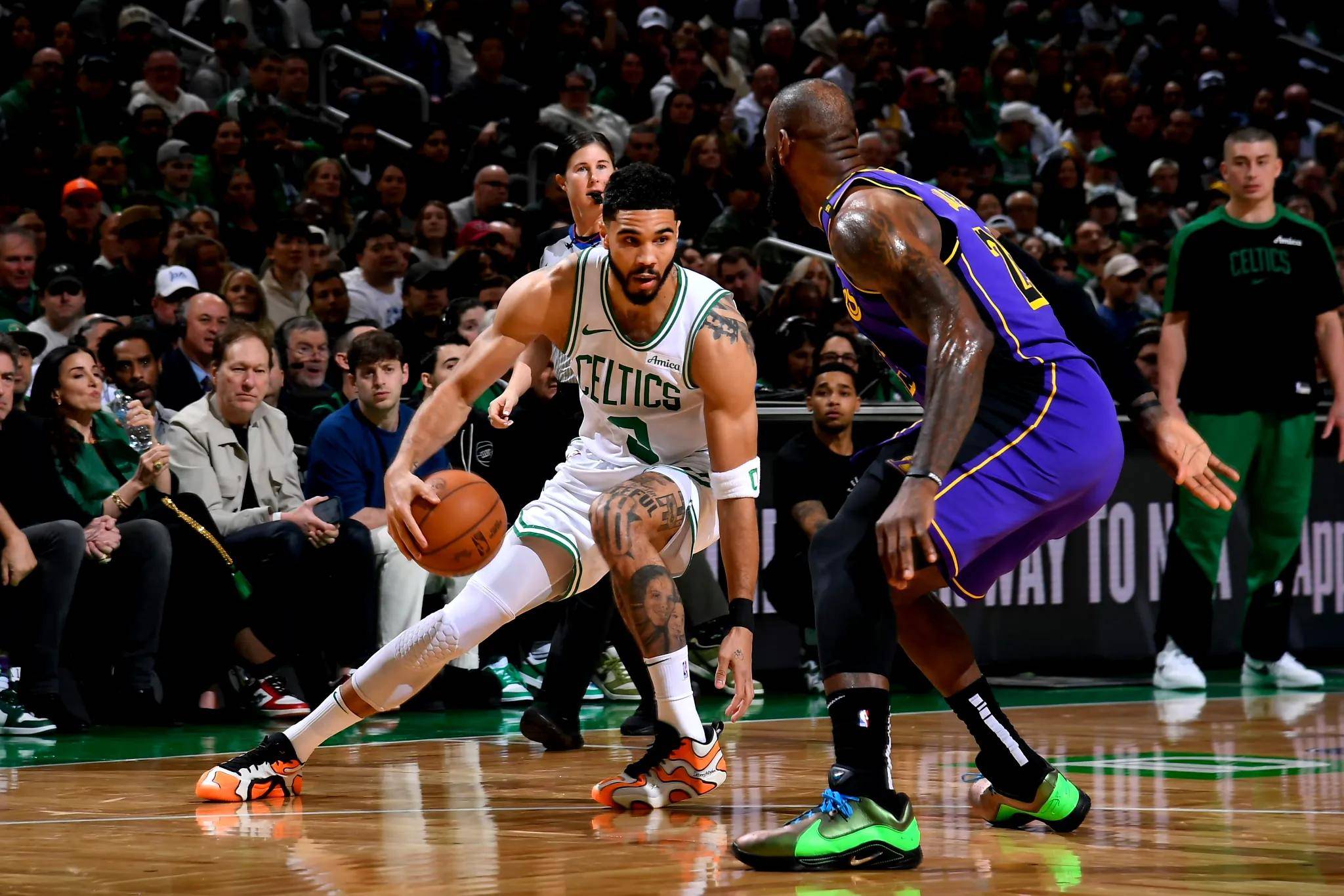 凯尔特人胜出NBA东部季后赛,将与湖人争夺总冠军 凯尔特人胜出NBA东部季后赛,将与湖人争夺总冠军