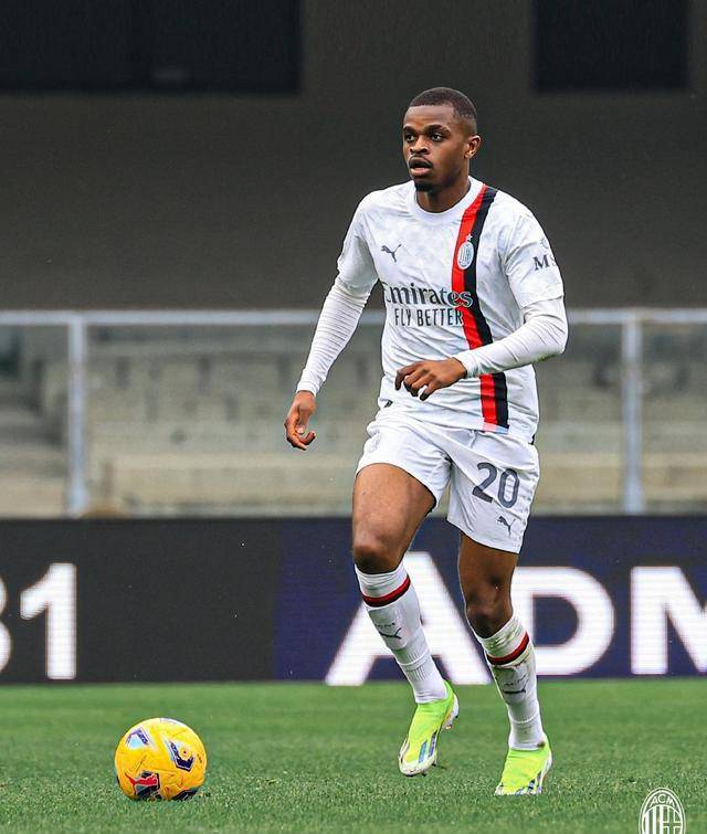 AC米兰积极引进五位防守大师,稳固后防实力助力冲击意甲冠军的简单介绍 AC米兰积极引进五位防守大师,稳固后防实力助力冲击意甲冠军的简单介绍