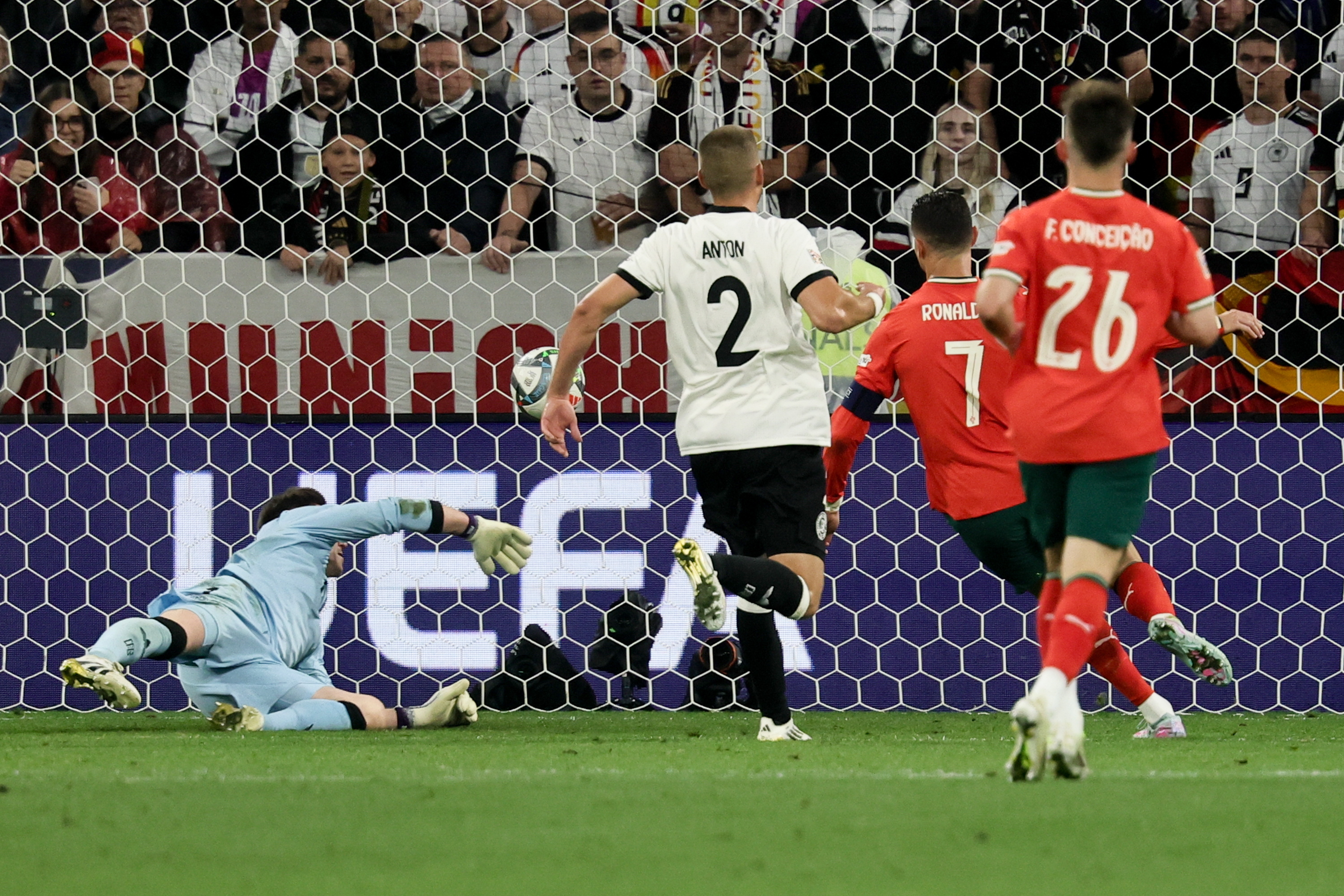 葡萄牙队不敌塞尔维亚,丢掉关键分 葡萄牙队不敌塞尔维亚,丢掉关键分