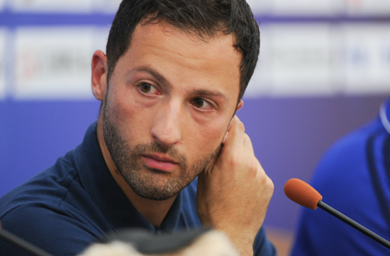 关于沙尔克队中场球员状态回落,需寻找突破口的信息 关于沙尔克队中场球员状态回落,需寻找突破口的信息