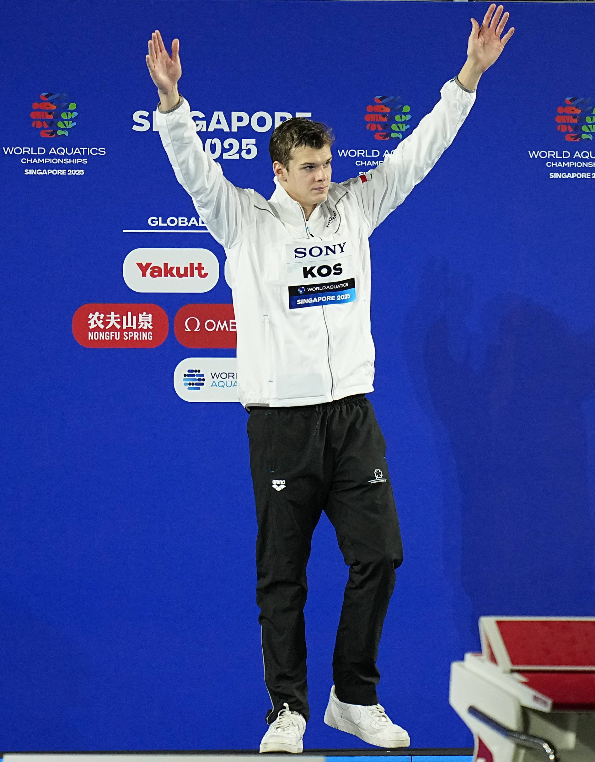 意大利男子体操选手发挥出色获得奖牌