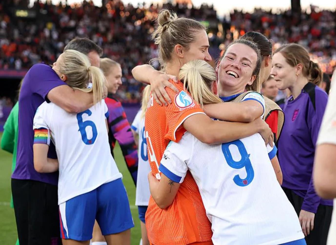 荷兰女足队斩获胜利,备战欧洲杯 荷兰女足队斩获胜利,备战欧洲杯