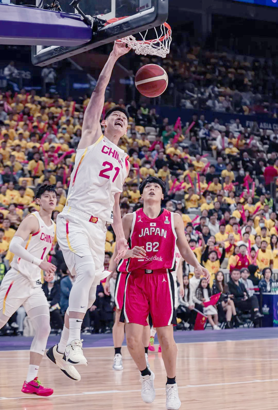 南昌男篮在比赛中取得精彩逆转胜利