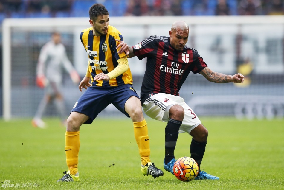 意大利足球联赛新赛季开幕，球迷热情高涨