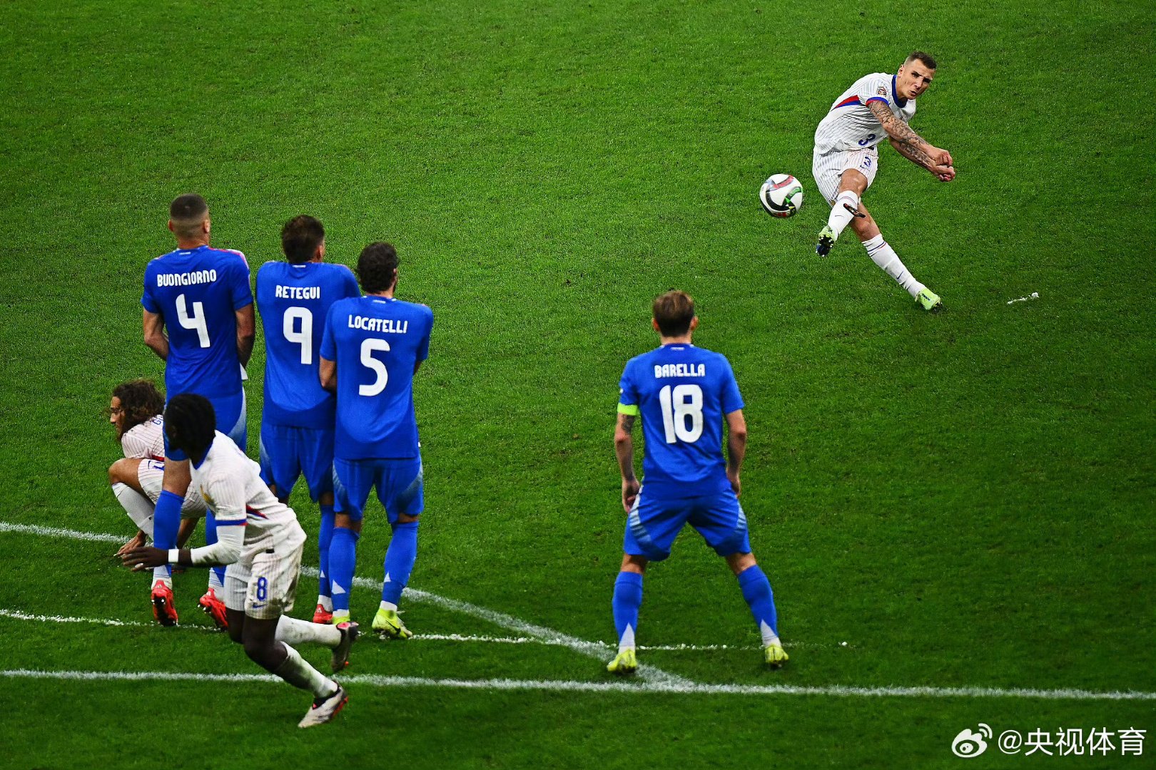 意大利足球联赛新赛季开幕，球迷热情高涨